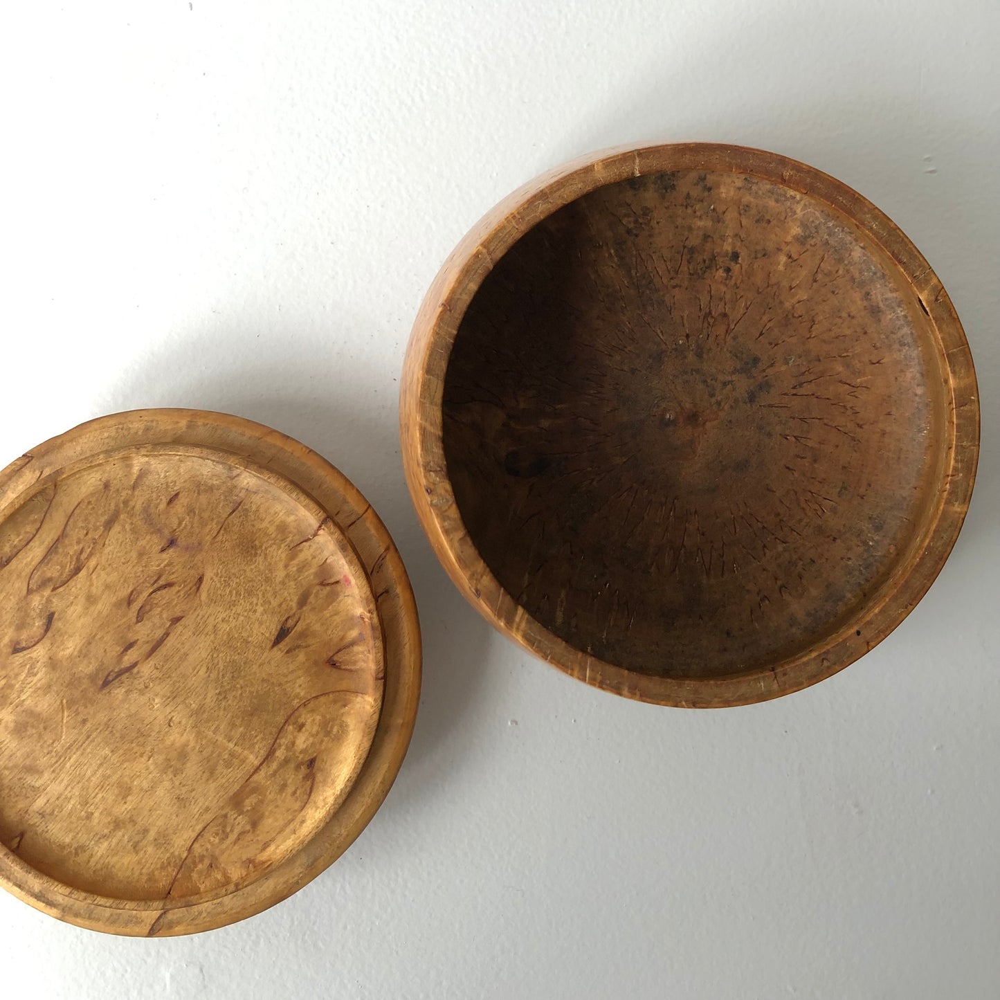 Wood lidded box
