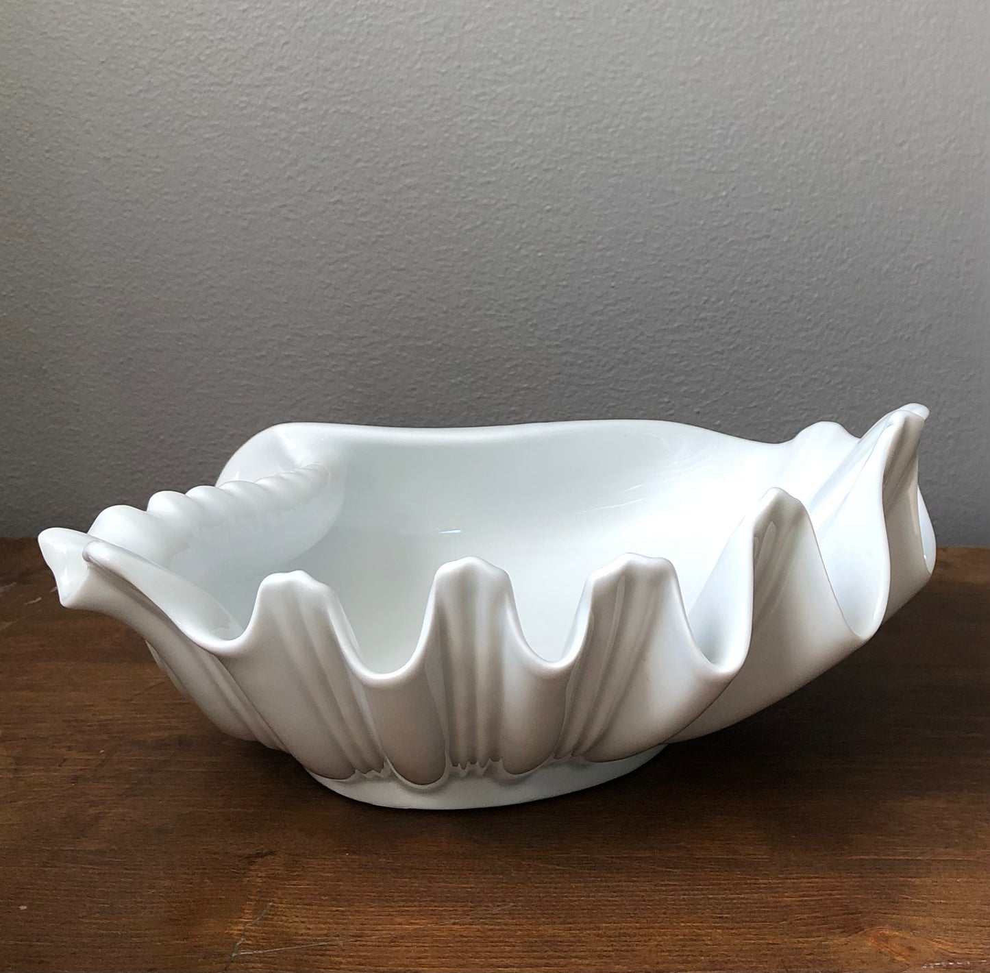 Vicke Lindstrand large porcelain shell