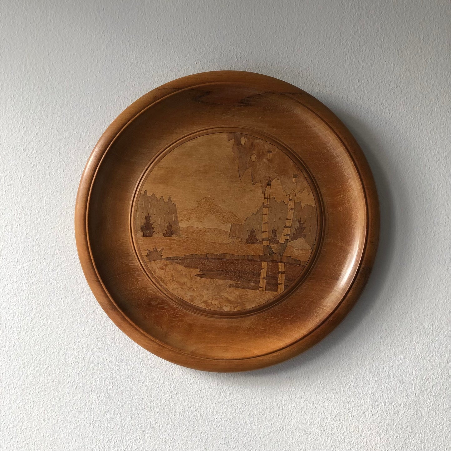 Intarsia wall plate