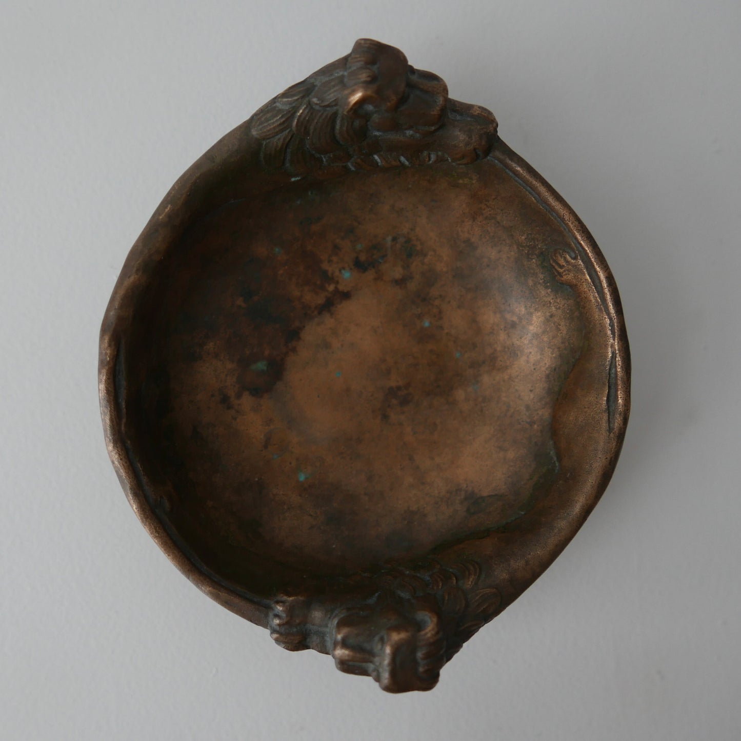 Lion bronze bowl