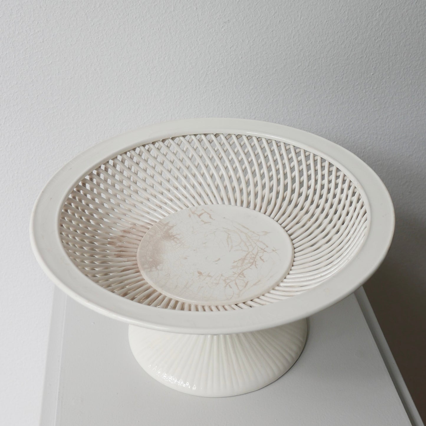Footed woven porcelain fruit bowl