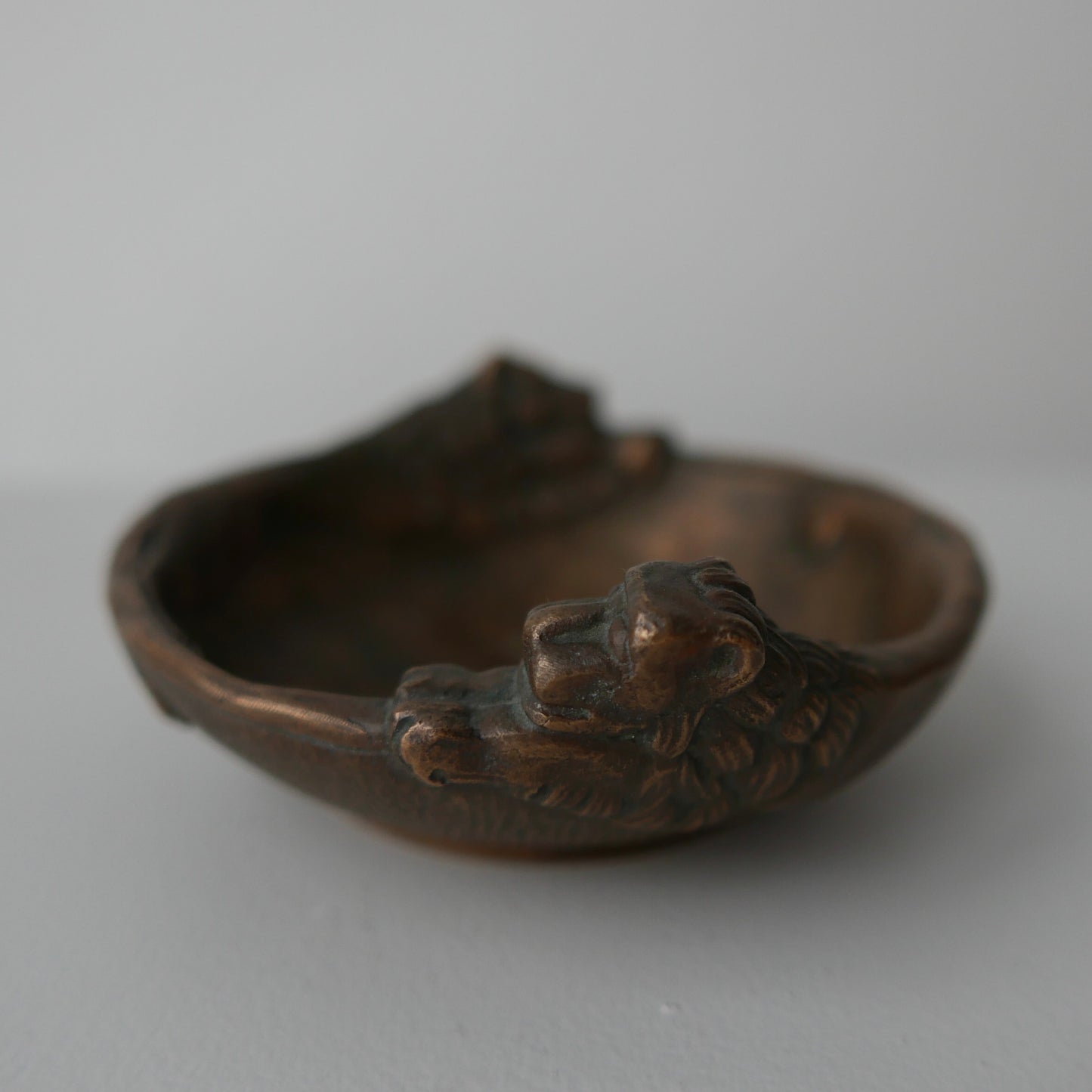 Lion bronze bowl