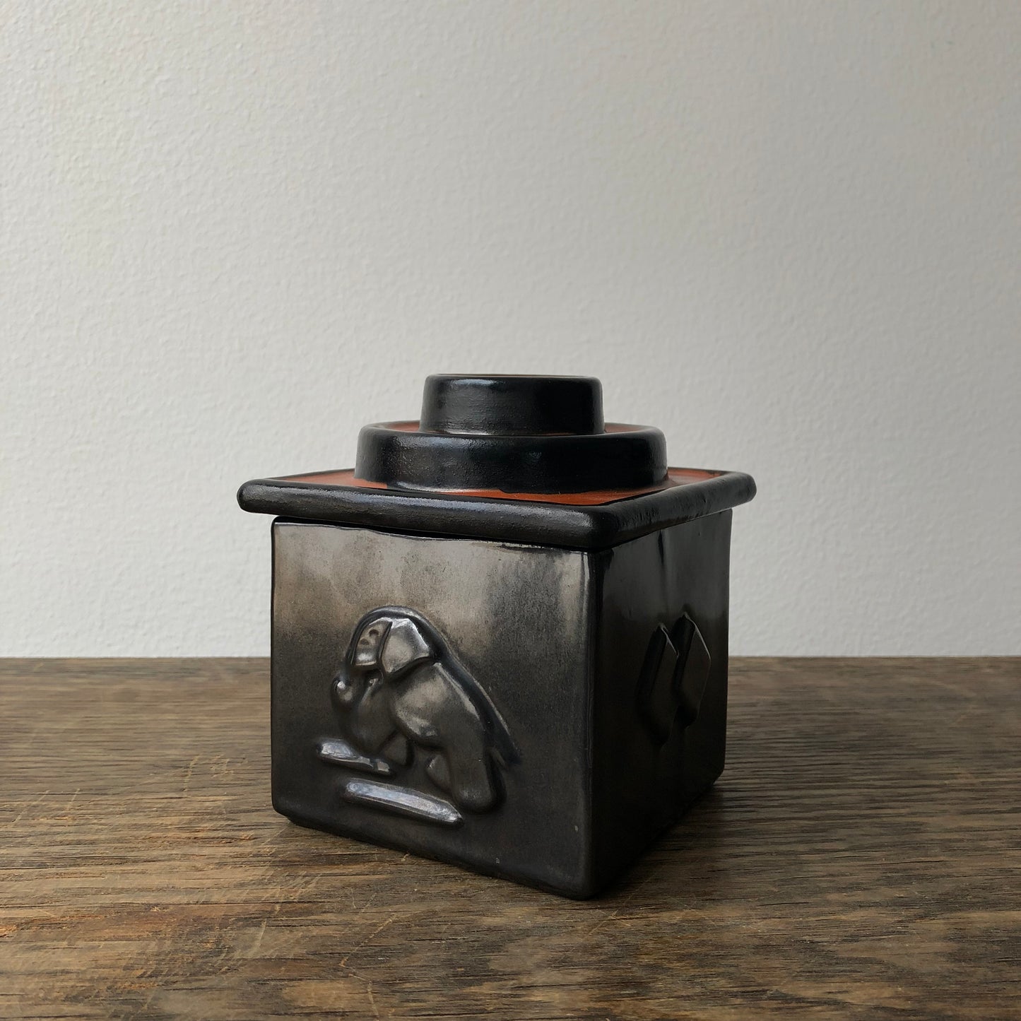 Upsala-Ekeby lidded box