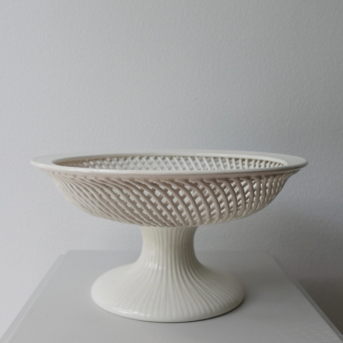 Footed woven porcelain fruit bowl
