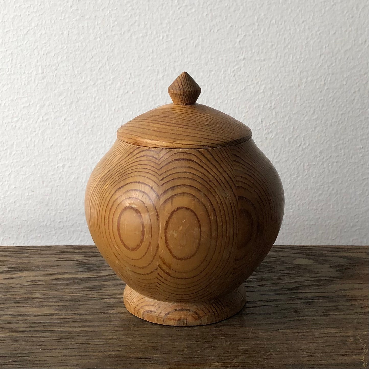 Wooden urn