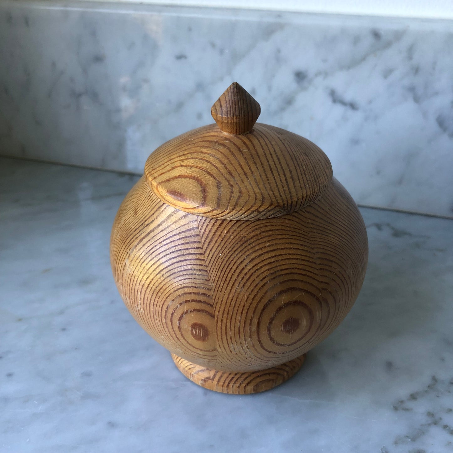 Wooden urn