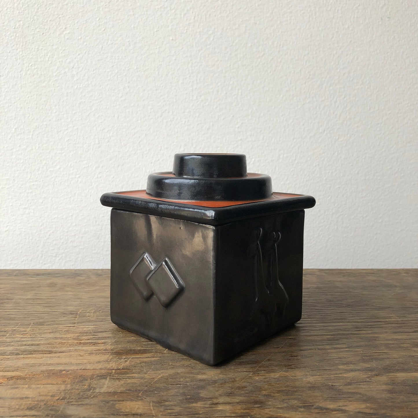 Upsala-Ekeby lidded box