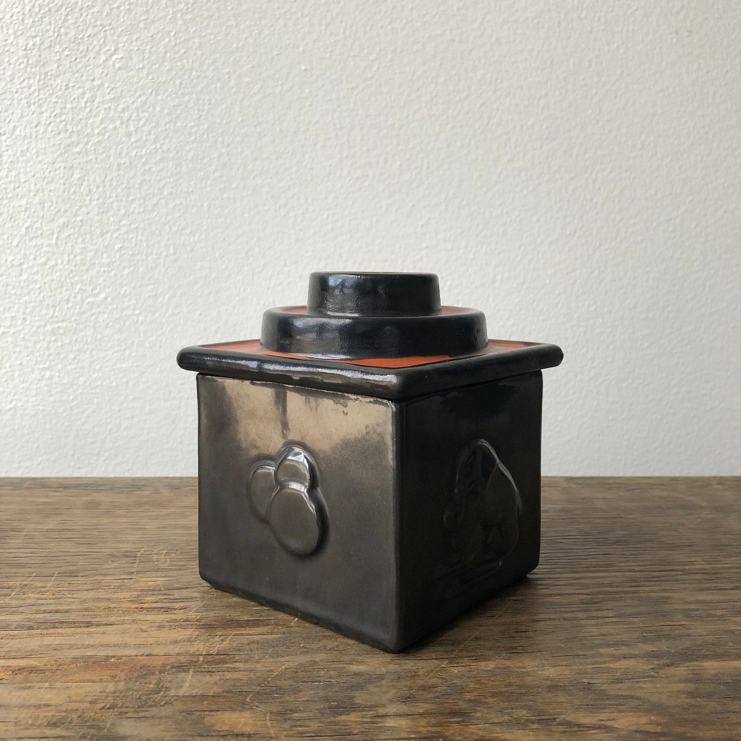 Upsala-Ekeby lidded box
